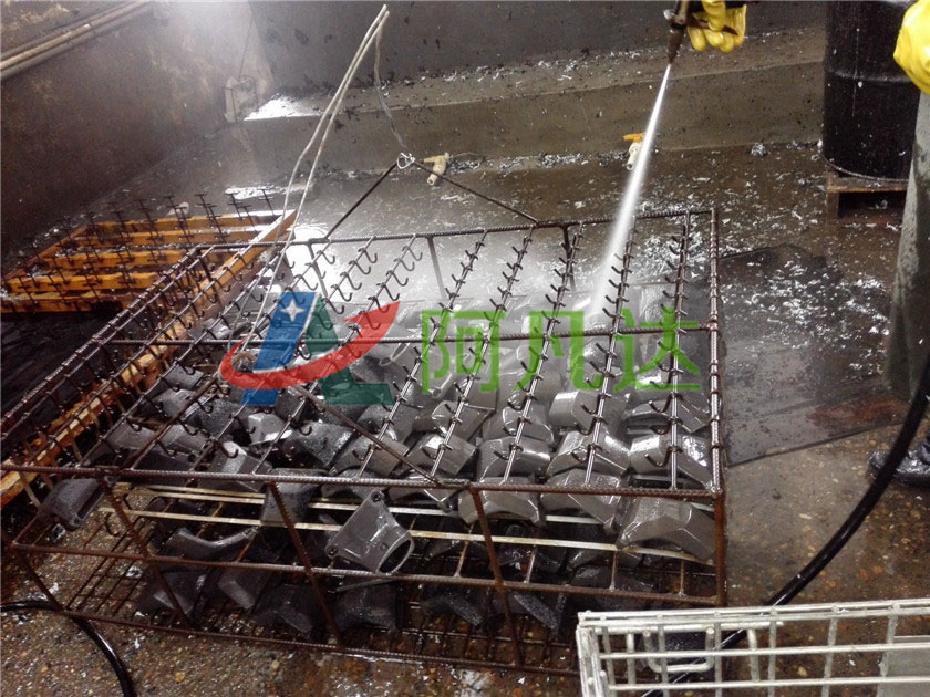 工件使用脫漆劑脫漆現場照片